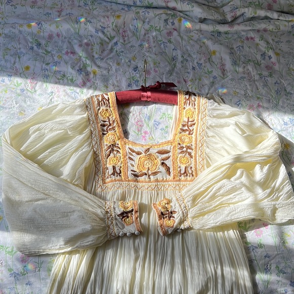 Chasing Unicorns Four Strong Winds Maxi in cream - Picture 3 of 5